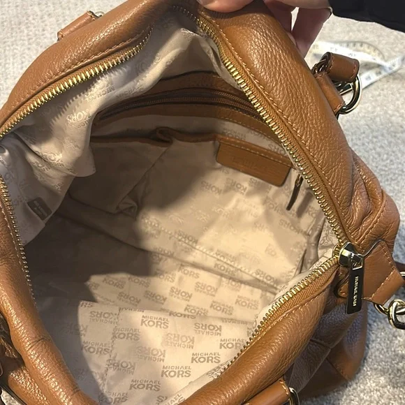 Michael Kors Pebbled Leather Brown Gold Tone Hardware - Picture 3 of 14